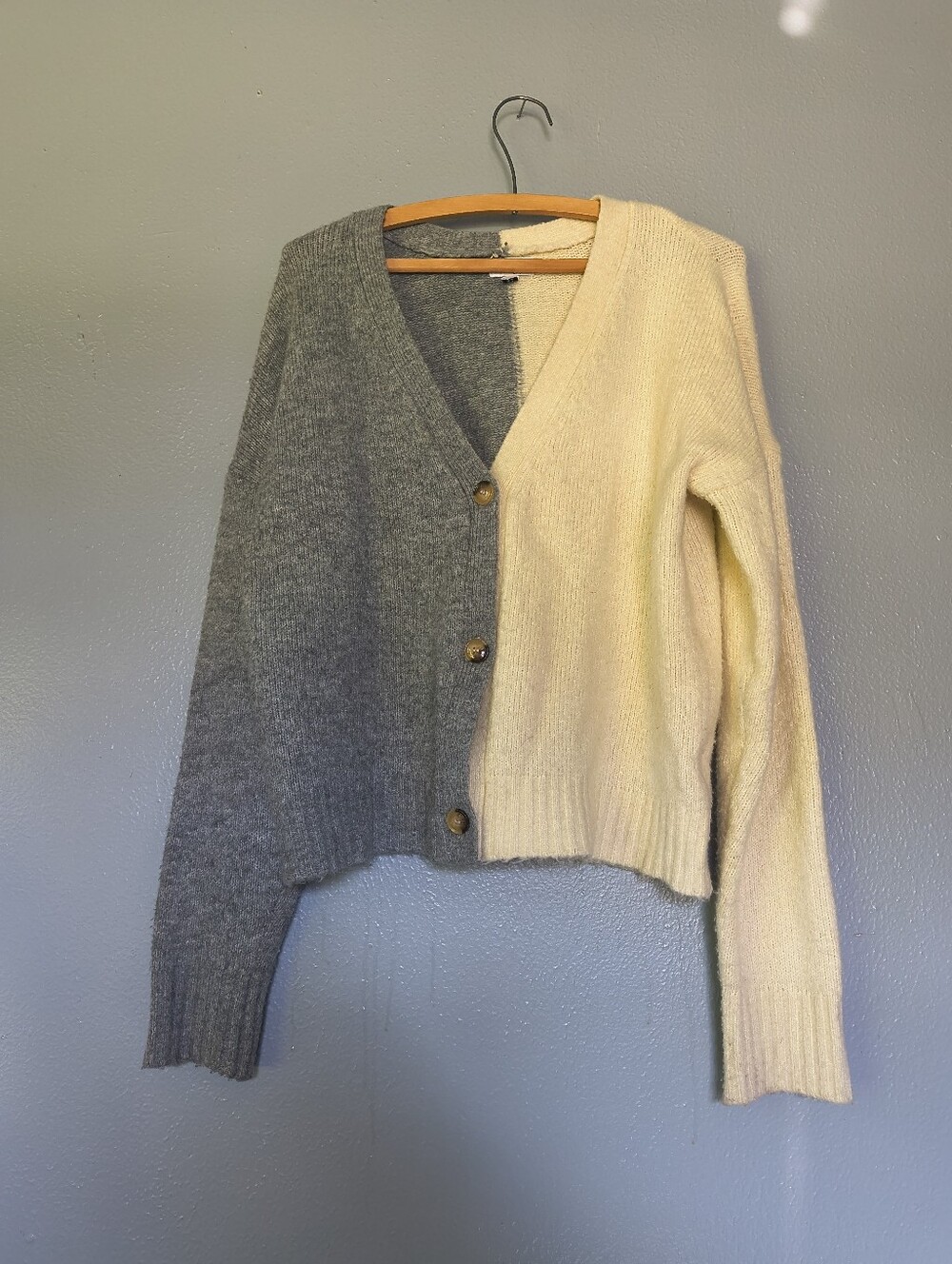 Two-Tone V-Neck Button Cardigan - Gray & Cream